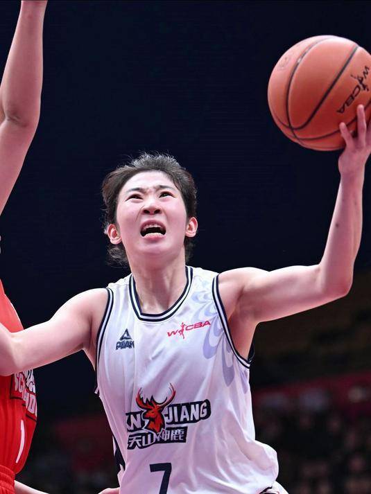 关于女篮篮板大幅领先很正常，罚球25中12有点说不的信息